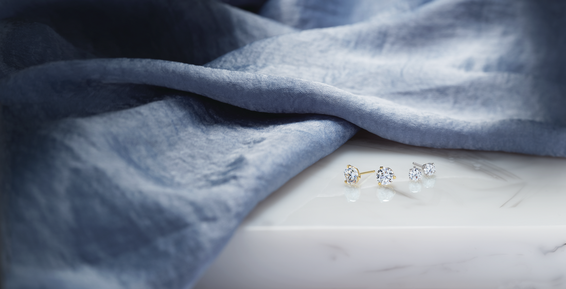 Women Diamonds Earrings Solitaires